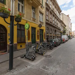 Kazinczy 10 With 3 Bedrooms Apartment Budapest